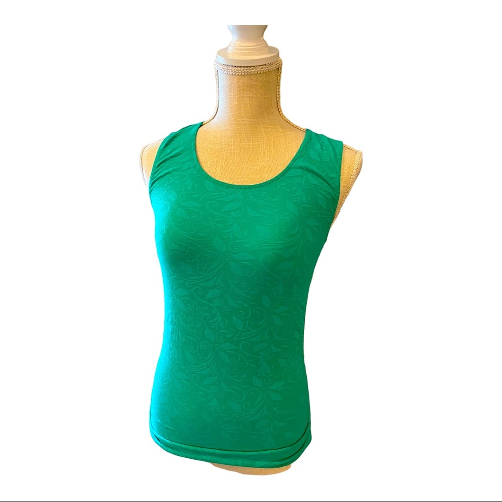NWOT Last Tango Seamless floral tank with ruched sides.  Green. Sz. M/L  comfy.